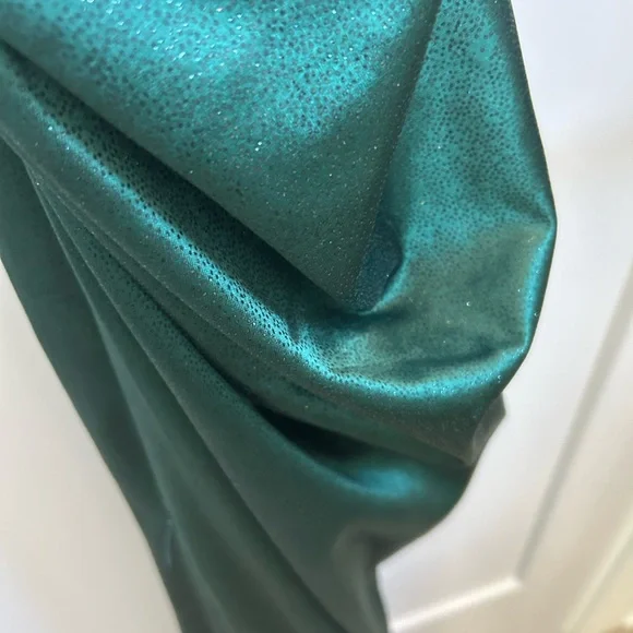 Beautiful Emerald green Prom dress. Worn one time. For reference model is 6 ft. - Picture 2 of 8